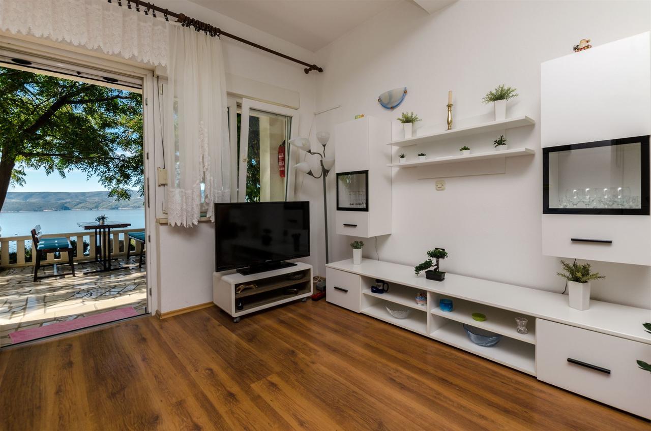 Apartments Zdenka Омиш Экстерьер фото