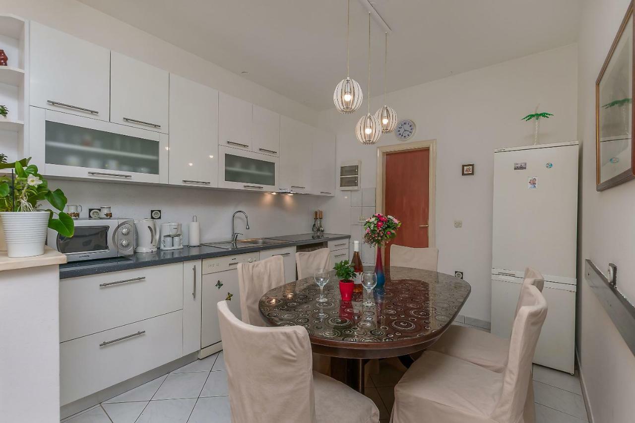 Apartments Zdenka Омиш Экстерьер фото