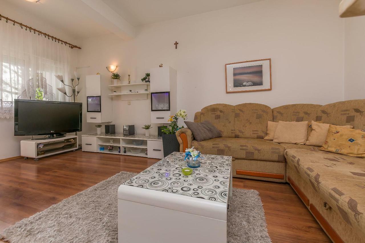 Apartments Zdenka Омиш Экстерьер фото