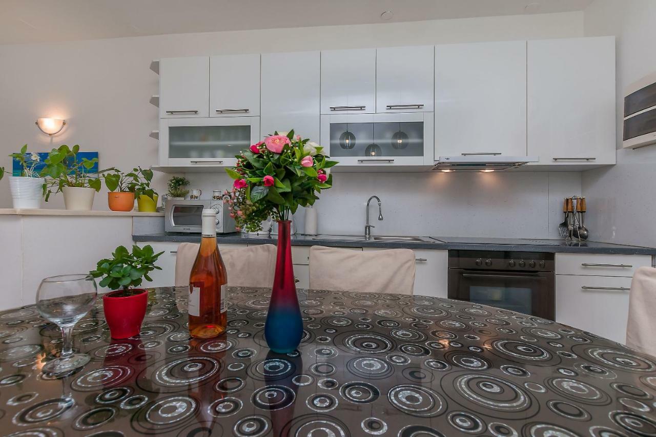 Apartments Zdenka Омиш Экстерьер фото