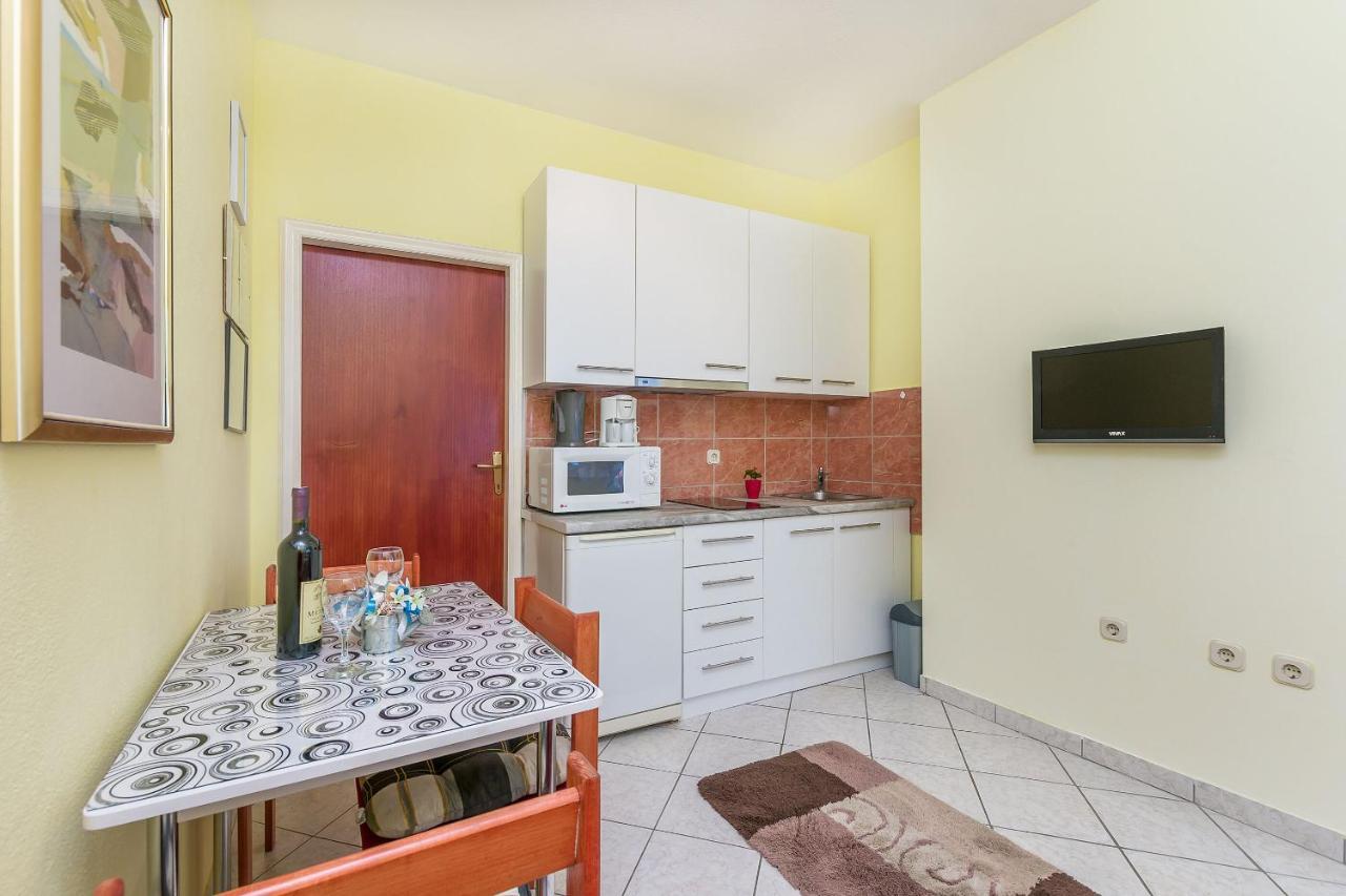Apartments Zdenka Омиш Экстерьер фото