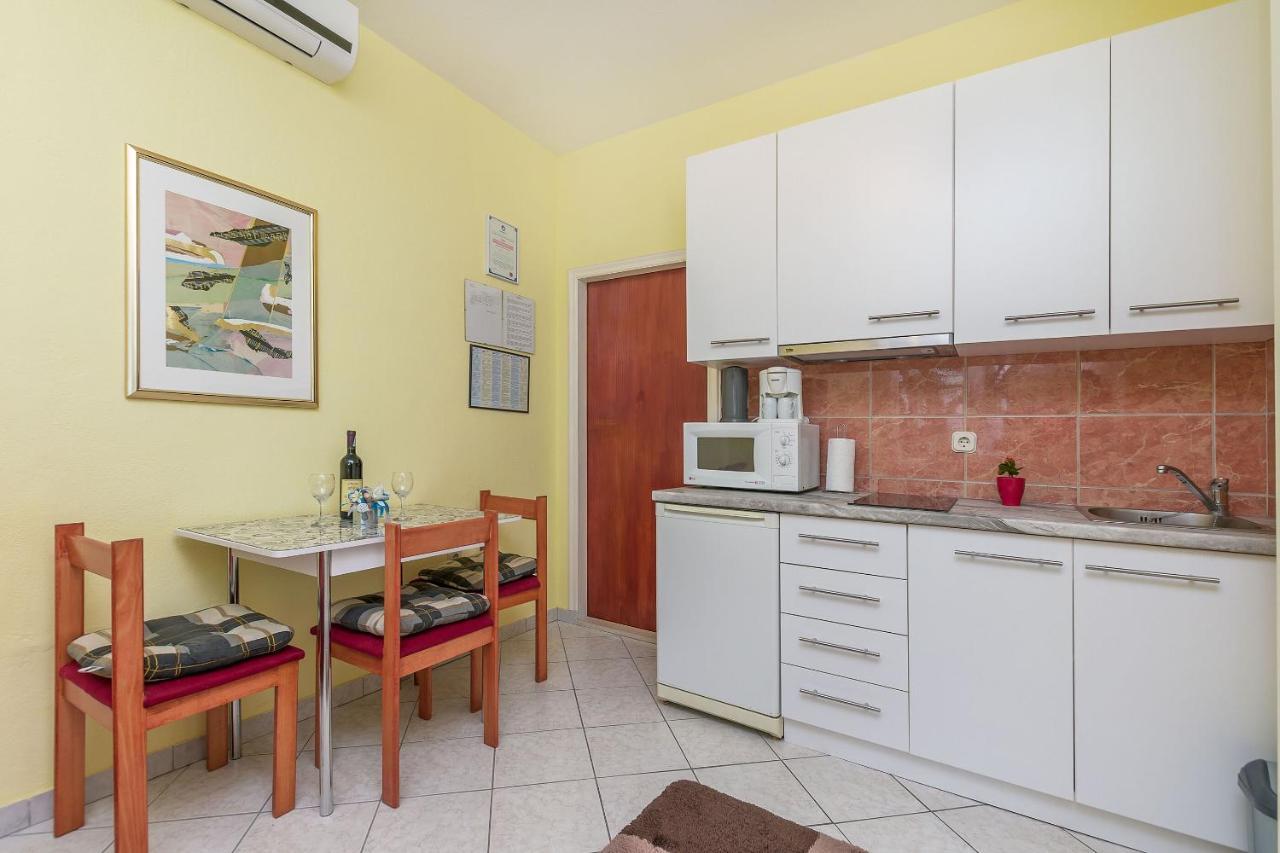 Apartments Zdenka Омиш Экстерьер фото